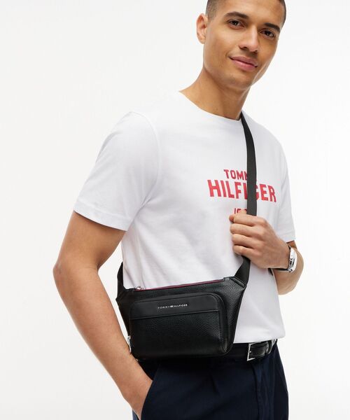 TOMMY HILFIGER(トミーヒルフィガー)の「セントラルウエストバッグ(ボディバッグ/ウエストポーチ・メンズ・ブラック・FREE)」の2枚目の写真