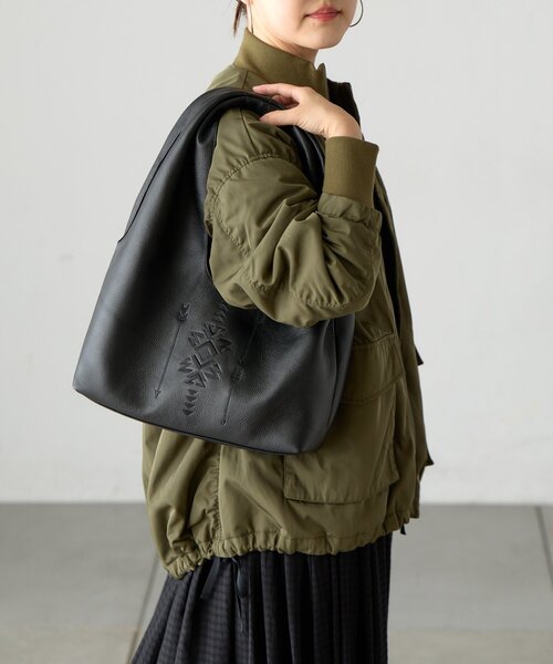 BEARDSLEY(ビアズリー)の「《8/19(水)12:00予約開始》刺繍レザートート《本革》(トートバッグ・レディース・ブラック・FREE)」の2枚目の写真