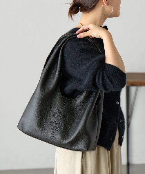 BEARDSLEY(ビアズリー)の「《8/19(水)12:00予約開始》刺繍レザートート《本革》(トートバッグ・レディース・ブラック・FREE)」の6枚目の写真