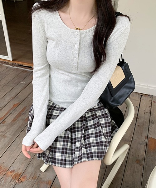 2ly2（トゥーリートゥー）の「ヘンリーネックリブトップス / 長袖 リブカットソー スリムフィット（Tシャツ/カットソー・レディース・ホワイト/ブラック/ブラウン/グレー・FREE）」の17枚目の写真