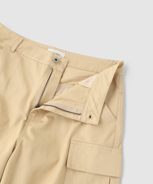 WISM（ウィズム）の「Liju / リジュ Gallery 6POCKET FLAP CARGO SHORTS（その他パンツ・メンズ・ブラック/ベージュ・LARGE/MEDIUM）」の8枚目の写真