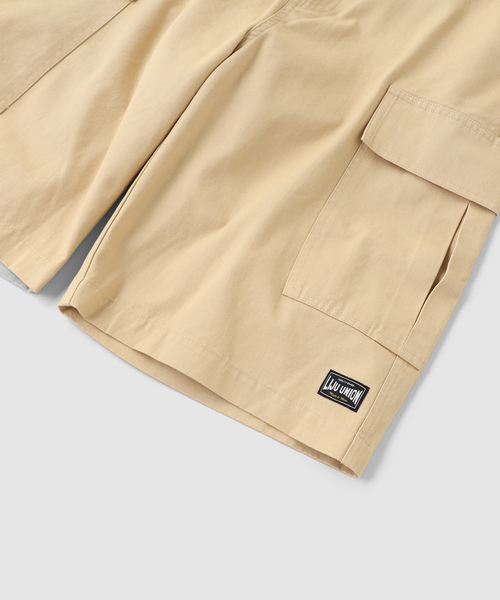 WISM（ウィズム）の「Liju / リジュ Gallery 6POCKET FLAP CARGO SHORTS（その他パンツ・メンズ・ブラック/ベージュ・LARGE/MEDIUM）」の3枚目の写真