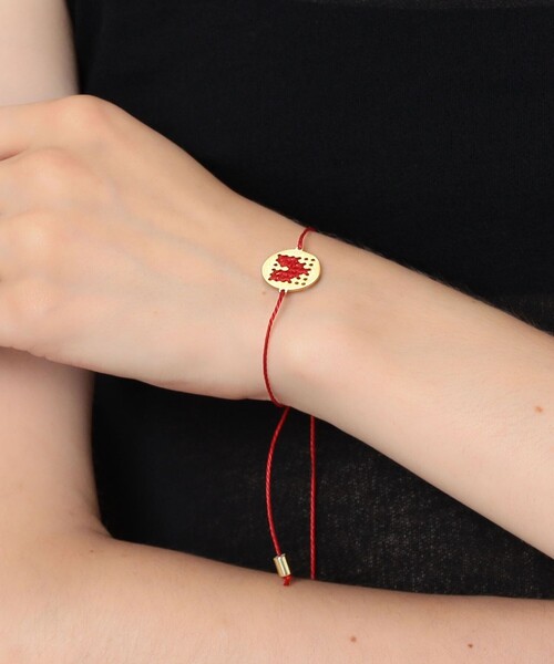 TOMORROWLAND (トゥモローランド)の「L'EIGHT STUDIO COIN CORD BRACELET(ブレスレット・レディース・ブラック/ホワイト/レッド・FREE)」の4枚目の写真