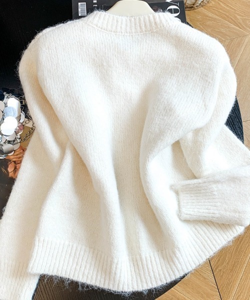 AMAJI(アマジ)の「フラワー刺繍 ケーブル編み クルーネック ニットカーディガン(カーディガン/ボレロ・レディース・パープル/ベージュ/イエロー/ライトブルー・FREE)」の5枚目の写真