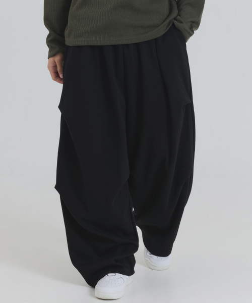 PIANER（ピアネール）の「ビッグワイドパラシュートスウェットパンツ(ブラック)（スウェットパンツ・レディース・ブラック・MEDIUM/LARGE/X-LARGE）」の2枚目の写真