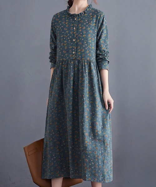 BLoomMe(ブルームミー)の「可憐な小花柄をゆったり楽しむ、フリルネックロングワンピース(ワンピース・レディース・レッド/ネイビー/ブラウン/ブルー・M)」の1枚目の写真