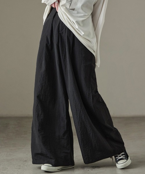 Fashion Letter(ファッションレター)の「ハイウエストタックナイロンワイドパンツ(その他パンツ・レディース・ネイビー/チャコール/ブラック/カーキ・M)」の2枚目の写真