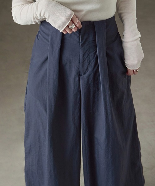 Fashion Letter(ファッションレター)の「ハイウエストタックナイロンワイドパンツ(その他パンツ・レディース・ネイビー/チャコール/ブラック/カーキ・M)」の19枚目の写真
