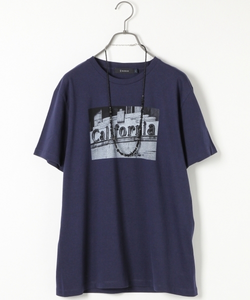 RAGEBLUE（レイジブルー）の「フォトプリントTシャツ半袖/720010（Tシャツ/カットソー・メンズ・ダークグレー/ネイビー/オフホワイト/ホワイト/その他4/グレー・LARGE/SMALL/MEDIUM）」の5枚目の写真