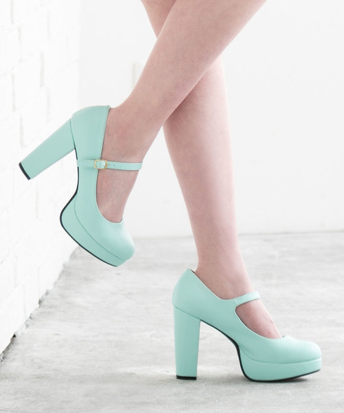 Newlyme（ニューリーミー）の「太ヒールパンプス（パンプス・レディース・ブルー/ホワイト/ブラック×ベージュ/ラベンダー/ホワイト×ブラウン/ブラック/ブラウン系その他2/ベージュ/ダークラベンダー/グレー/スモークピンク/ダークブラウン/レッド/ベージュ系その他/ハウンドトゥース/ブラック系その他/ライトピンク/インディゴブルー/ライトブルー/ピンクベージュ/クリアイエロー/カラフル/その他1/パープル/ピンク/その他2/マスタード/ブラウン系その他/ミント/その他/ドット/クリアレッド/ライトグレー/クリアブラック/ホワイト系その他/グリーン/モカ/レオパード/クリーム・23cm/24cm/23.5cm/24.5cm/25.5cm/22.5cm/25cm/22cm/26cm/21.5㎝/21cm/22.5㎝/23.5㎝/24.5㎝/24㎝/25㎝/23㎝/21.5cm）」の18枚目の写真