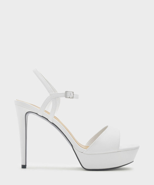 CHARLES & KEITH(チャールズ & キース)の「プラットフォームアンクルストラップサンダル / PLATFORM ANKLE STRAP SANDALS(サンダル・レディース・ブラック/ホワイト・23.5cm/22.5cm/24.5cm/23cm/25cm)」の1枚目の写真