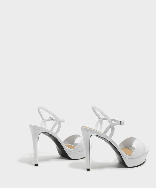 CHARLES & KEITH(チャールズ & キース)の「プラットフォームアンクルストラップサンダル / PLATFORM ANKLE STRAP SANDALS(サンダル・レディース・ブラック/ホワイト・23.5cm/22.5cm/24.5cm/23cm/25cm)」の11枚目の写真