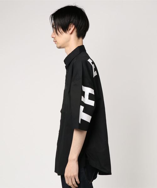 VENCEEXCHANGE（ヴァンスエクスチェンジ）の「バックロゴビッグシャツ（シャツ/ブラウス・メンズ・ホワイト/ブラック・M/L）」の7枚目の写真