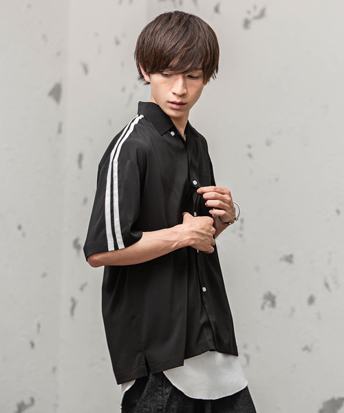 MinoriTY（マイノリティ）の「シルクポリオープンカラーシャツ　開襟シャツ（シャツ/ブラウス・メンズ・ブラック/パープル/ネイビー/マスタード/ブラック系その他/ブルー系その他/ブラック系その他2/ブルー系その他2・FREE）」の2枚目の写真