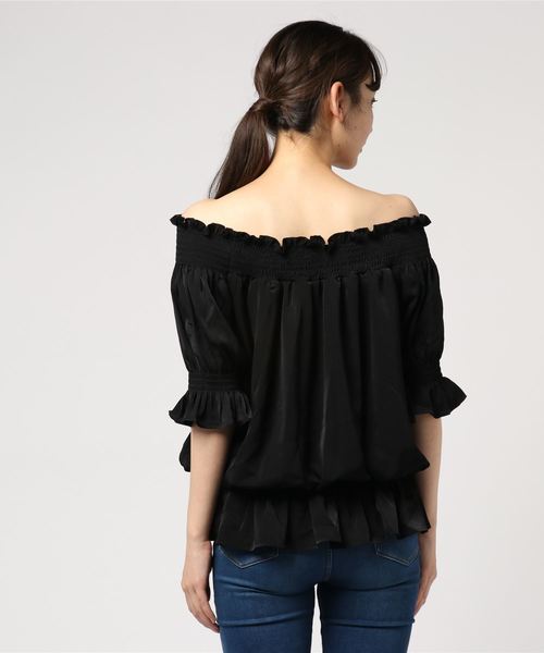 PUNYUS(プニュズ)の「半袖オフショルダーブラウス(シャツ/ブラウス・レディース・ホワイト/ブラック・1/2/3/4)」の4枚目の写真