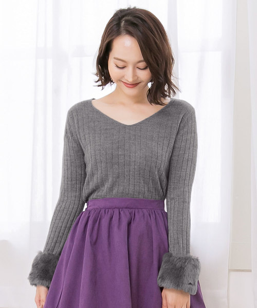 KOBE LETTUCE（コウベレタス）の「袖ファー付き2way！Uネック薄手リブニットトップス＊レディース/トップス[C3268]神戸レタス（ニット/セーター・レディース・ブラック/グレー/オフホワイト/ブルー/ボルドー・FREE）」の4枚目の写真