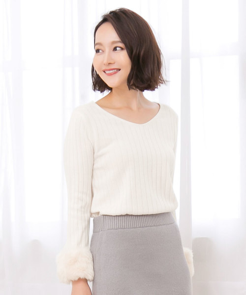 KOBE LETTUCE（コウベレタス）の「袖ファー付き2way！Uネック薄手リブニットトップス＊レディース/トップス[C3268]神戸レタス（ニット/セーター・レディース・ブラック/グレー/オフホワイト/ブルー/ボルドー・FREE）」の2枚目の写真