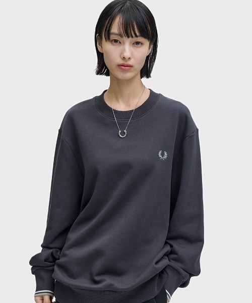 FRED PERRY(フレッドペリー)の「新色先行予約受付中/Crew Neck Sweatshirt/フレッドペリースウェット(スウェット・レディース・ブラック/ネイビー/グレー/トップグレー/ダークグリーン/ピンク/サンドグレー/ブラック系その他/ブルー系その他/レディッシュグレー/ライトグリーン/グリーン/グレー系その他/ホワイト/モカ/ブルー/グリーン系その他/キャメル/グレー系その他2/グレー系その他3/カーキ/レモンイエロー/黄土色系/ヘザーグレー/ブルー系その他2/グレイッシュブルー/オフホワイト/パープル/セージグリーン/ブルー系その他3/ホワイト系その他/ブラウン/グリーン系その他2/ブルー系その他5/ブルー系その他4/ホワイト系その他3/ブルー系その他6/ベージュ/グリーン系その他3/ブルー系その他7/コバルトブルー/グレー系その他4/ベージュ系その他/バイオレット/モスグリーン/オートミール/ネイビー系/ブルー系/グリーン系その他4/パープル系その他/オレンジ/オレンジ系その他/グリーン系その他5/グリーン系その他6/レッド/イエロー/ブルー系1/ベージュ系その他2/グレー系その他5/サックスブルー/ライトオリーブ/ダークブルー/ダークグリーン系/ブルー系3/グリーン系その他7/ワインレッド/ブラック系その他2/ホワイト系その他2/ブルー系2/ダークグレー/ダークブラウン/ホワイト系その他4/ベージュ系その他3/グリーン系1/グリーン系/イエロー系その他/マルーン/ダークグリーン系1/グリーン系2/グレー系その他6/ブルー系4・S/M/L/XL/XS)」の21枚目の写真