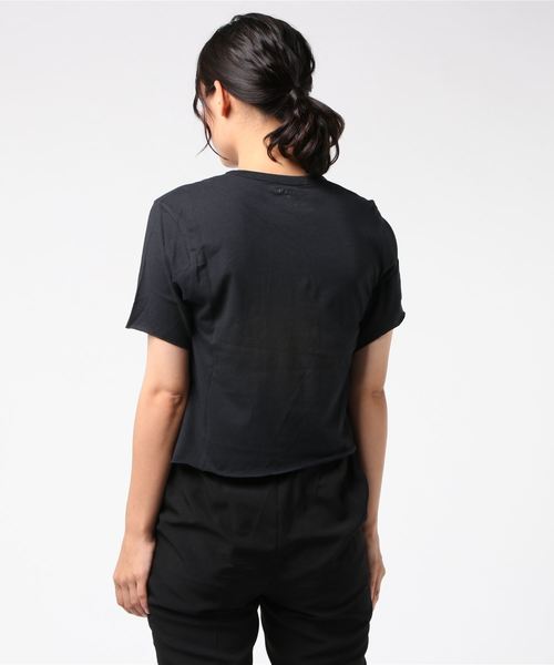 Hurley （ハーレー）の「W WINTER FLORMAL CROP PCKT CRW / ハーレー レディース ショート丈プリントTシャツ フロントラインプリント（Tシャツ/カットソー・レディース・ブラック・X-SMALL/SMALL）」の3枚目の写真