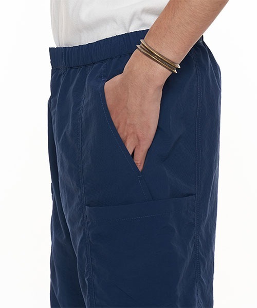 plain-me（プレインミー）の「plain-me ナイロン吸湿性ワイドショートパンツ（その他パンツ・メンズ・ベージュ/ブルー・SMALL/MEDIUM/LARGE）」の9枚目の写真
