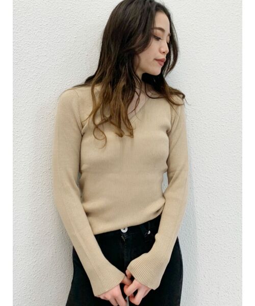 GYDA（ジェイダ）の「リブVネックニット トップス（ニット/セーター・レディース・オフホワイト/ブラック/ベージュ・FREE）」の3枚目の写真