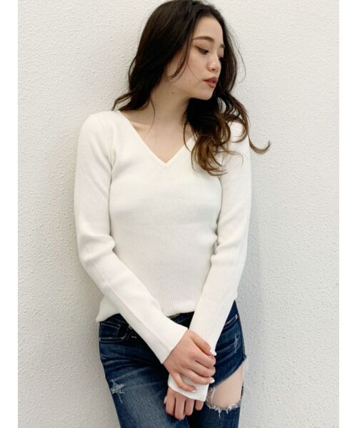 GYDA（ジェイダ）の「リブVネックニット トップス（ニット/セーター・レディース・オフホワイト/ブラック/ベージュ・FREE）」の2枚目の写真