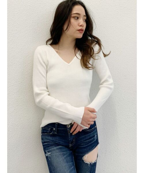 GYDA（ジェイダ）の「リブVネックニット トップス（ニット/セーター・レディース・オフホワイト/ブラック/ベージュ・FREE）」の4枚目の写真