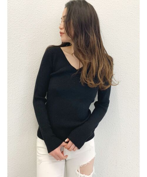 GYDA（ジェイダ）の「リブVネックニット トップス（ニット/セーター・レディース・オフホワイト/ブラック/ベージュ・FREE）」の5枚目の写真
