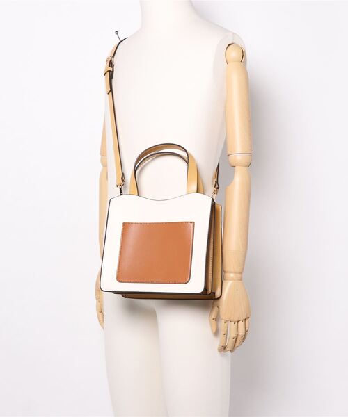 NATURAL BEAUTY BASIC（ナチュラルビューティーベーシック）の「トリカラースワローマチトート（トートバッグ・レディース・オフホワイト/ブラウン・ﾌﾘ-）」の6枚目の写真