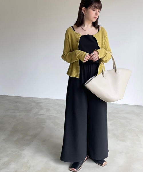 NEUNA(ヌナ)の「【4WAY】【紐調節可能】【刺繍巾着バッグ付き】扇形ヴィーガンレザーショルダーハンドバッグ(ショルダーバッグ・レディース・ブラック/アイボリー・FREE)」の9枚目の写真