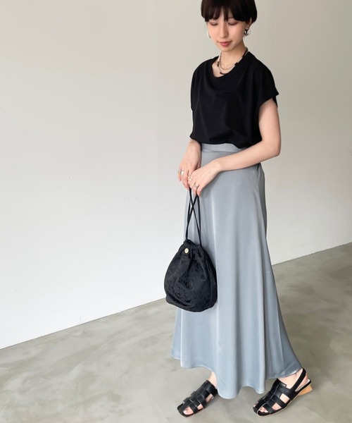 NEUNA(ヌナ)の「【4WAY】【紐調節可能】【刺繍巾着バッグ付き】扇形ヴィーガンレザーショルダーハンドバッグ(ショルダーバッグ・レディース・ブラック/アイボリー・FREE)」の7枚目の写真