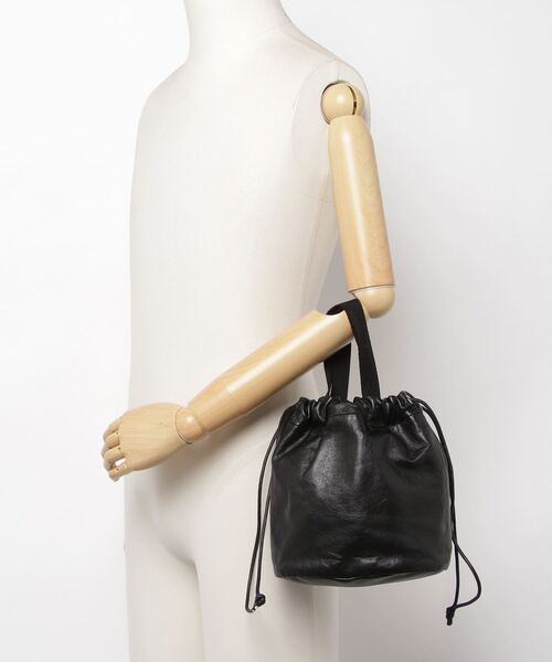 TASINAMI(タシナミ)の「TASINAMI 牛革ラムタッチ巾着 (TA-0040)(ハンドバッグ・レディース・イエロー/ミント/ブラック/ホワイト・FREE)」の6枚目の写真