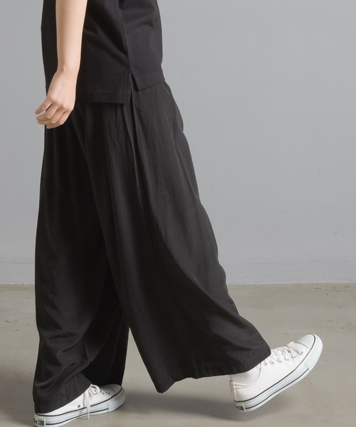 OMNES Another Edition（オムネス アナザーエディション）の「気流染めシルクタッチ ギャザーワイドパンツ（その他パンツ・レディース・ブラック/イエロー/アイボリー/ラベンダー・FREE）」の14枚目の写真