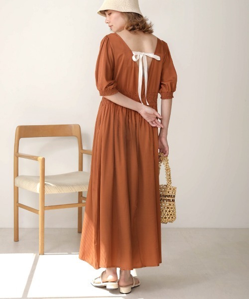 Bab（バブ）の「【WEB限定】配色バックリボンワンピース（ワンピース・レディース・ブラック/キャメル・38）」の2枚目の写真