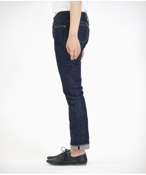 JAPAN BLUE JEANS（ジャパンブルージーンズ）の「スリムテーパードセルヴィッチデニム（デニムパンツ・レディース・ワンウォッシュ・32inch/28inch/31inch/29inch/30inch/27inch）」の2枚目の写真