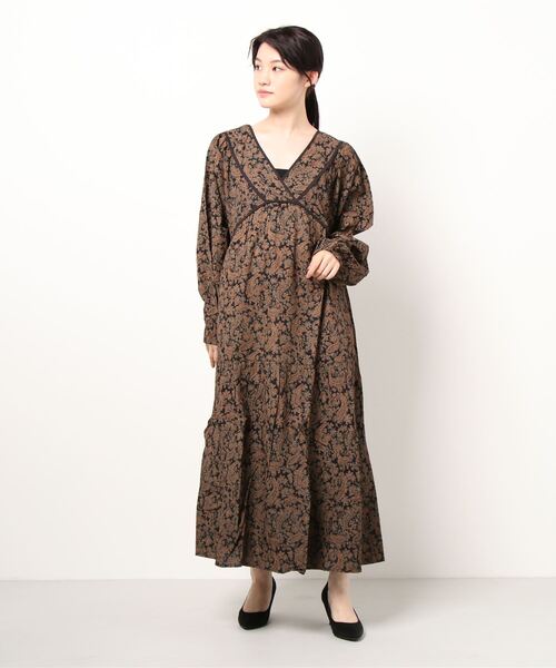 Monocoro toppi(モノコロトッピ)の「ペイズリー ティアード ロングワンピース(ワンピース・レディース・ベージュ/チャコールグレー/オフホワイト・フリー)」の7枚目の写真