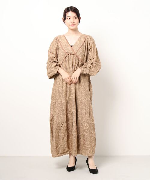 Monocoro toppi(モノコロトッピ)の「ペイズリー ティアード ロングワンピース(ワンピース・レディース・ベージュ/チャコールグレー/オフホワイト・フリー)」の6枚目の写真