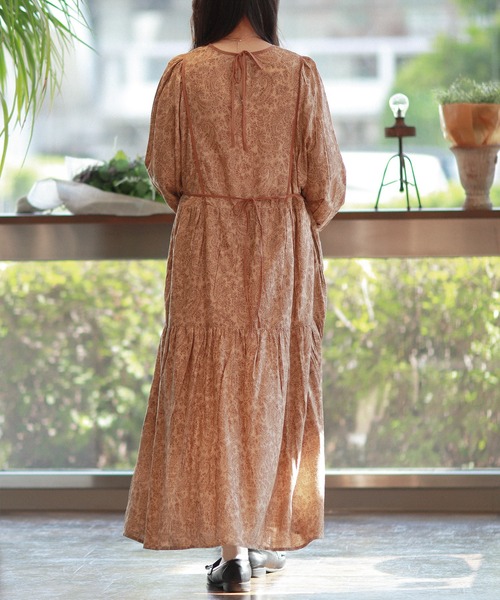 Monocoro toppi(モノコロトッピ)の「ペイズリー ティアード ロングワンピース(ワンピース・レディース・ベージュ/チャコールグレー/オフホワイト・フリー)」の20枚目の写真