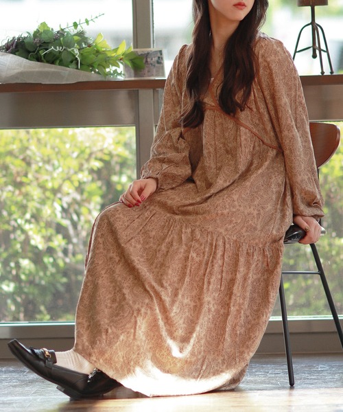 Monocoro toppi(モノコロトッピ)の「ペイズリー ティアード ロングワンピース(ワンピース・レディース・ベージュ/チャコールグレー/オフホワイト・フリー)」の19枚目の写真