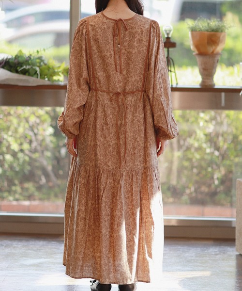 Monocoro toppi(モノコロトッピ)の「ペイズリー ティアード ロングワンピース(ワンピース・レディース・ベージュ/チャコールグレー/オフホワイト・フリー)」の16枚目の写真