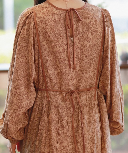 Monocoro toppi(モノコロトッピ)の「ペイズリー ティアード ロングワンピース(ワンピース・レディース・ベージュ/チャコールグレー/オフホワイト・フリー)」の14枚目の写真