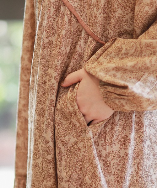 Monocoro toppi(モノコロトッピ)の「ペイズリー ティアード ロングワンピース(ワンピース・レディース・ベージュ/チャコールグレー/オフホワイト・フリー)」の11枚目の写真