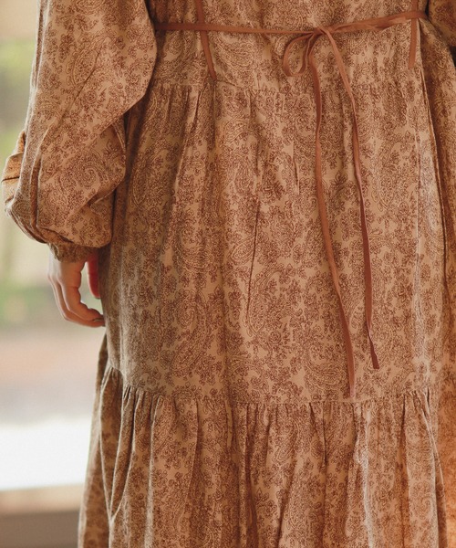 Monocoro toppi(モノコロトッピ)の「ペイズリー ティアード ロングワンピース(ワンピース・レディース・ベージュ/チャコールグレー/オフホワイト・フリー)」の12枚目の写真