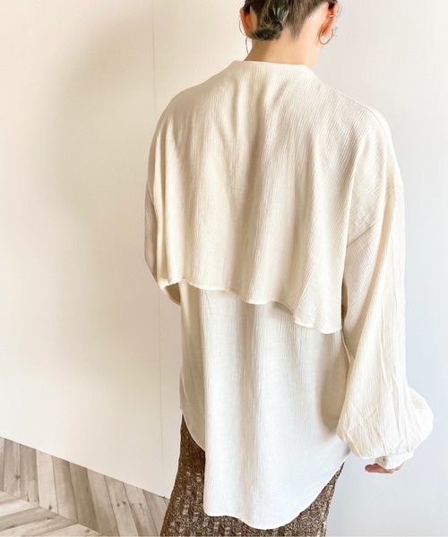 y/m by RIKA（イムバイリカ）の「楊柳ケープシャツ（シャツ/ブラウス・レディース・アイボリー/ブラック・FREE）」の4枚目の写真