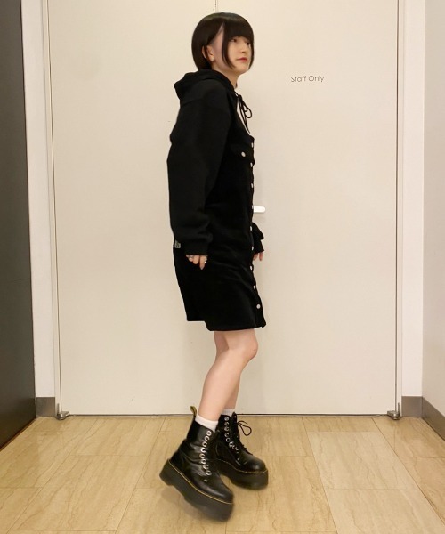 Candy Stripper(キャンディストリッパー)の「CND CORDUROY ワンピース(ジャンパースカート・レディース・ブラック/パープル/アイボリー・2)」の20枚目の写真