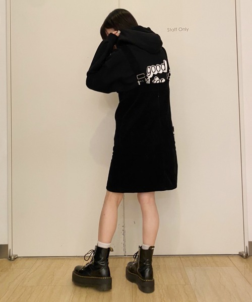 Candy Stripper(キャンディストリッパー)の「CND CORDUROY ワンピース(ジャンパースカート・レディース・ブラック/パープル/アイボリー・2)」の19枚目の写真