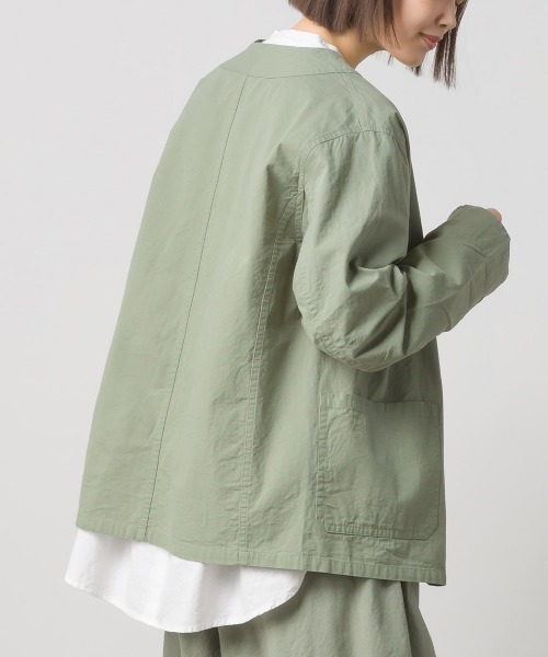 OMNES（オムネス）の「ウォッシュ加工ダンプ ノーカラージャケット（ノーカラージャケット・レディース・ライトグレー/ブラック/桜/ベージュ/カーキ系1・FREE）」の5枚目の写真