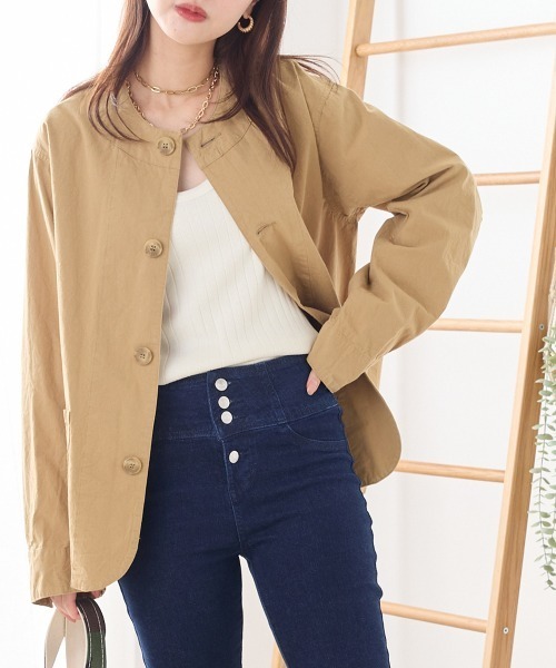 OMNES（オムネス）の「ウォッシュ加工ダンプ ノーカラージャケット（ノーカラージャケット・レディース・ライトグレー/ブラック/桜/ベージュ/カーキ系1・FREE）」の4枚目の写真