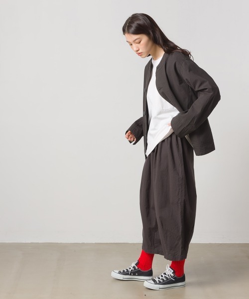 OMNES（オムネス）の「ウォッシュ加工ダンプ ノーカラージャケット（ノーカラージャケット・レディース・ライトグレー/ブラック/桜/ベージュ/カーキ系1・FREE）」の7枚目の写真