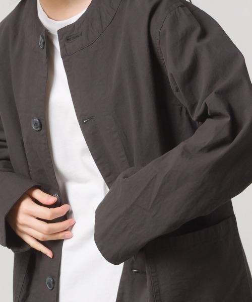 OMNES（オムネス）の「ウォッシュ加工ダンプ ノーカラージャケット（ノーカラージャケット・レディース・ライトグレー/ブラック/桜/ベージュ/カーキ系1・FREE）」の9枚目の写真